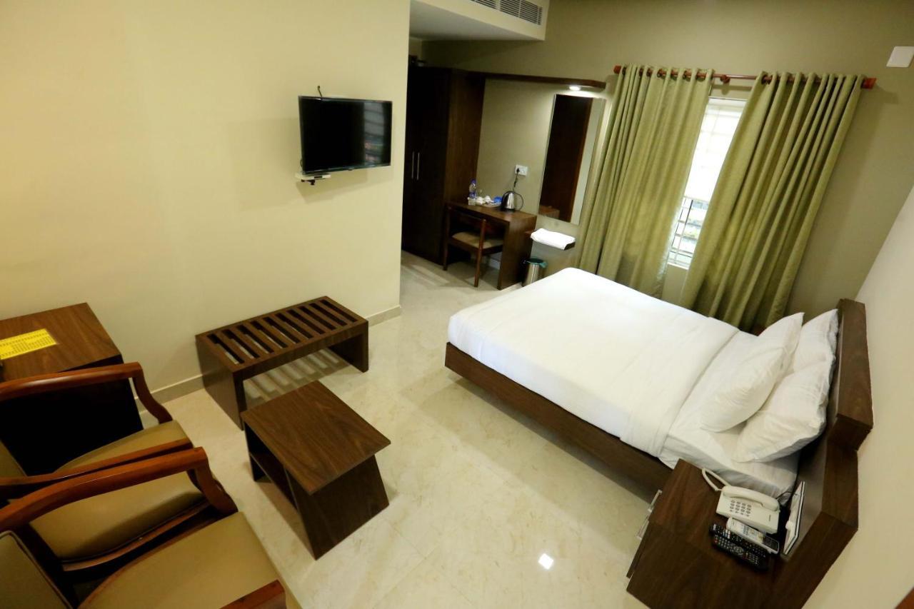 Kira Palace Residency Hotel Ernakulam Kültér fotó