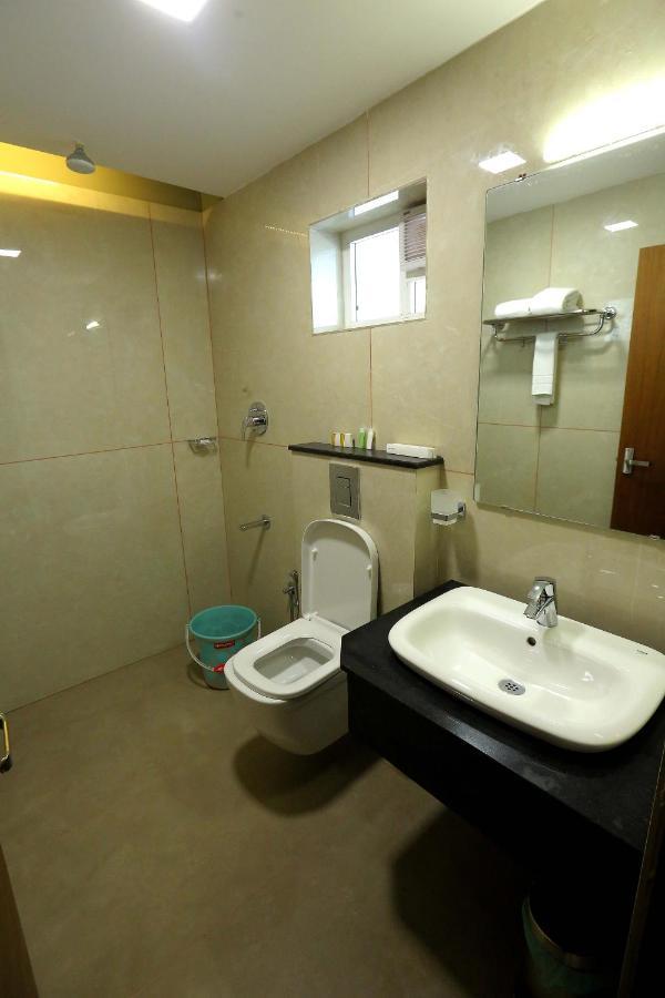 Kira Palace Residency Hotel Ernakulam Kültér fotó